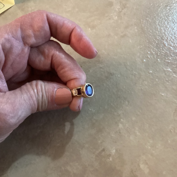 2.35Ct Tanzanite Ring. Size 6 - Picture 3 of 3